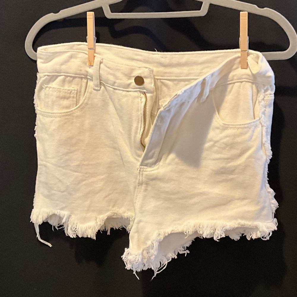 SHEIN Cream Frayed Hem Jean Shorts